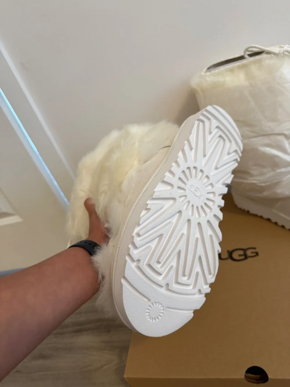 White ugg with fur